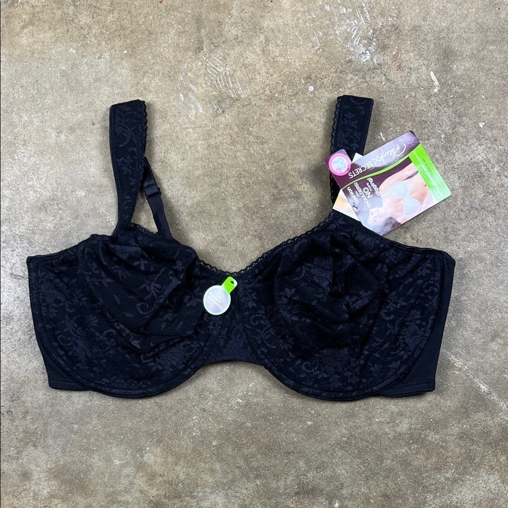 Playtex Black Bra with gel comfort straps (NWT) 
Size: 46 DD